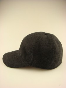 Cashmere cap met oorkleppen grijs