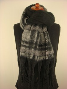 dames-sjaal-met-franje-sj003-zwart-beterpet-nl