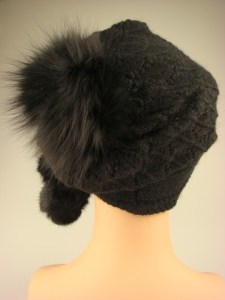 damesmuts-pompons-zwart-muts039-2-beterpet-nl