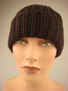 dik-gebreide-damesmuts-muts001db-donkerbruin-beterpet-nl