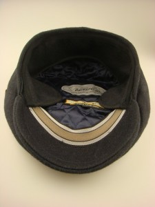 modieuze-klassieke-herenpet-met-oorkleppen-op035-zwart-met-blauw-4-beterpet-nl