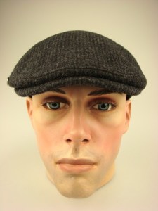 modieuze-klassieke-pet-met-oorkleppen-op037-zwart-gespikkeld-beterpet-nl