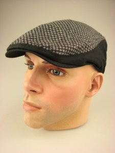 modieuze-smalle-pet-zwart-met-lichtgrijze-blokjes-dr067-1-beterpet-nl