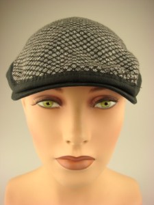 modieuze-smalle-pet-zwart-met-lichtgrijze-blokjes-dr067-3-beterpet-nl